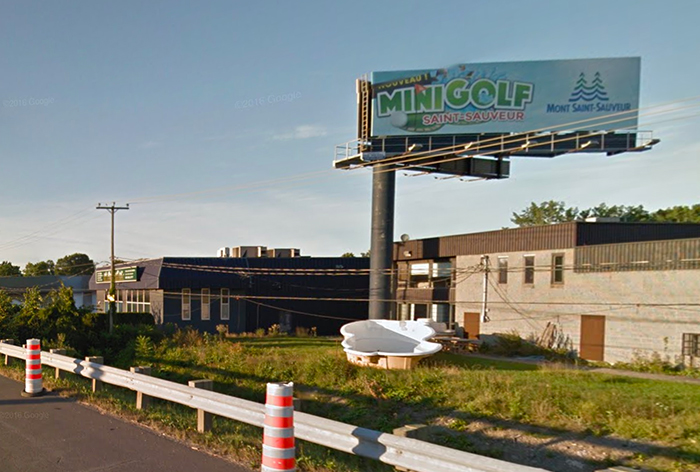 Panneau publicitaire OAIQ autoroute mini golf st-sauveur